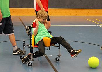 Lukas liebt Fußball und ist ein Fan des FC Bayern München